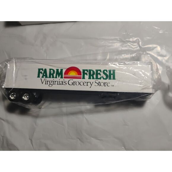 Vintage Farm Fresh Virginia's Grocery Store Truck Brand New In Box - Picture 4 of 12